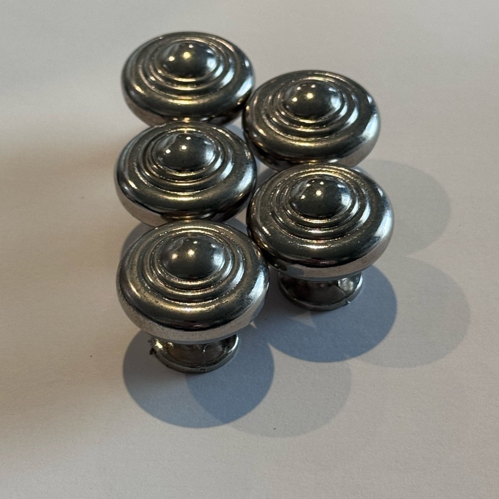☀️Set of Silver Cabinet Knobs- 5 - Picture 2 of 4